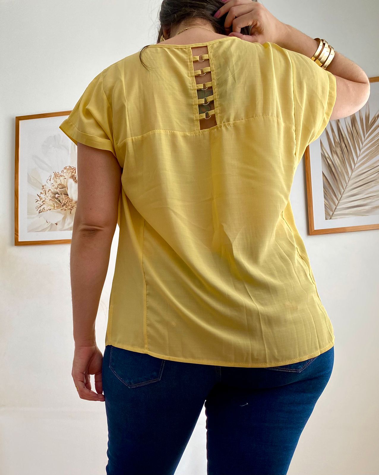 Blusa Amarela Detalhe Costas